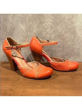 Miz Mooz Nicolina Orange/Red Leather Mary Jane heels size 7